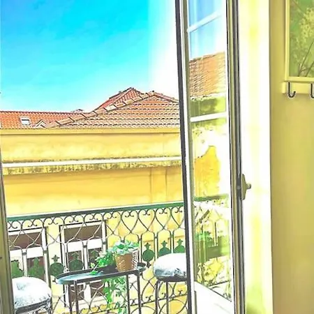 Charming Flat In Chiado-lisbon Apartamento