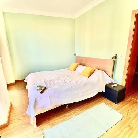 Charming Flat In Chiado-lisbon * Lisboa