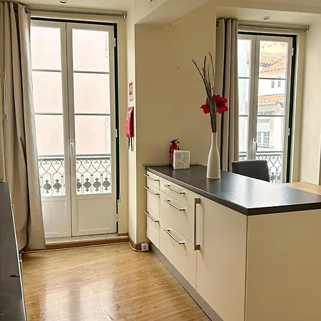 Charming Flat In Chiado-lisbon Apartament *