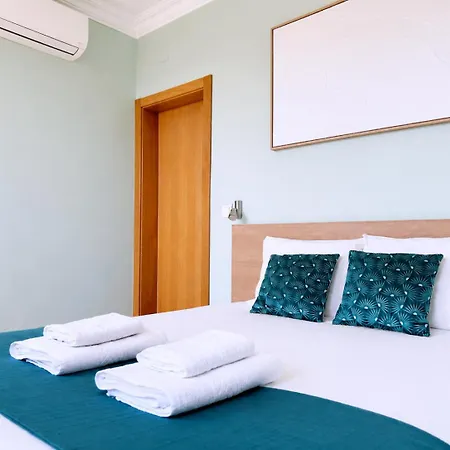 Charming Flat In Chiado-lisbon * Lisboa