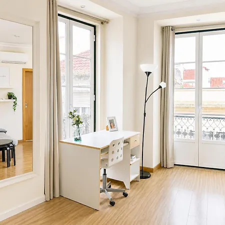Apartman Charming Flat In Chiado-lisbon *