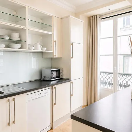 Charming Flat In Chiado-lisbon * Lisboa